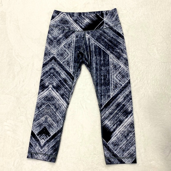 Lululemon Wunder Under Crop II *Full-On Luon Women's Size 6 !! - Picture 4 of 10